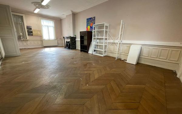 Immeuble à vendre    7 pièces • 301 m2 Anzin