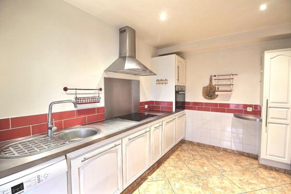 Marignane, Maison Type 4 d'environ 88 m² sur une parcelle de 260 m² + grand garage