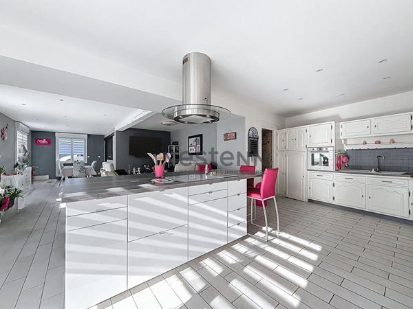 Maison de 170m², sur une parcelle de 680m² idéalement située à La Pouëze