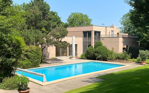 Maison à vendre    10 pièces • 315,21 m2 Chassieu