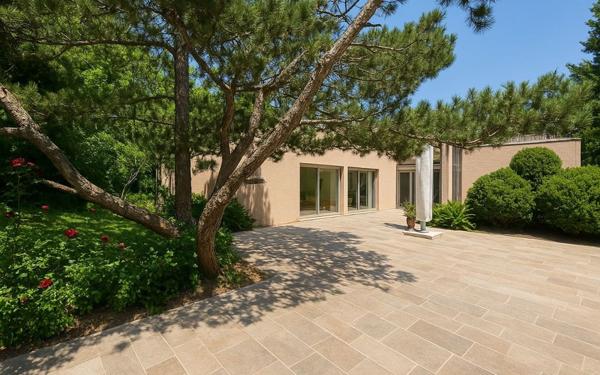 Maison à vendre    10 pièces • 315,21 m2 Chassieu