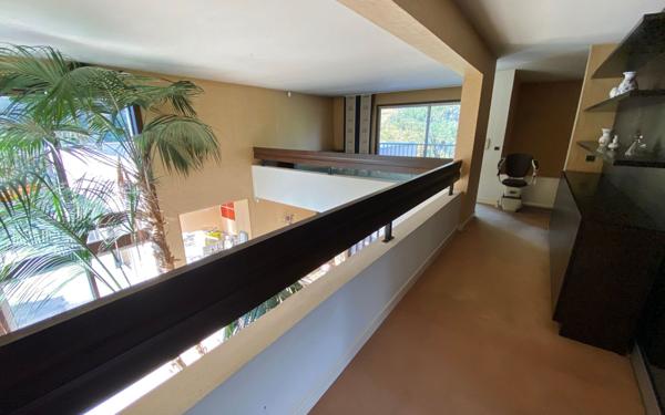 Maison à vendre    10 pièces • 315,21 m2 Chassieu