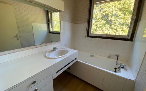 Maison à vendre    10 pièces • 315,21 m2 Chassieu