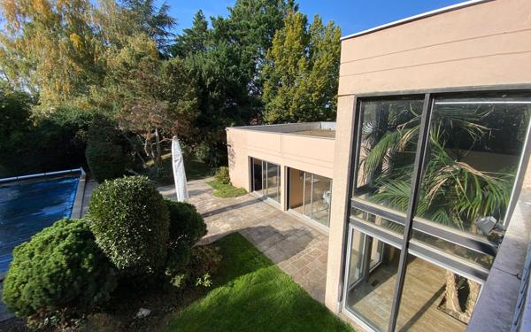 Maison à vendre    10 pièces • 315,21 m2 Chassieu