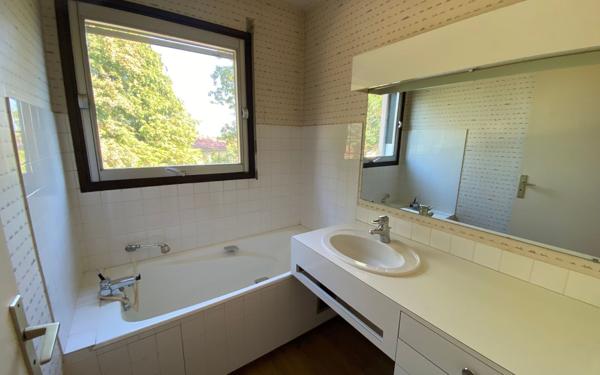 Maison à vendre    10 pièces • 315,21 m2 Chassieu