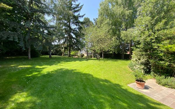 Maison à vendre    10 pièces • 315,21 m2 Chassieu