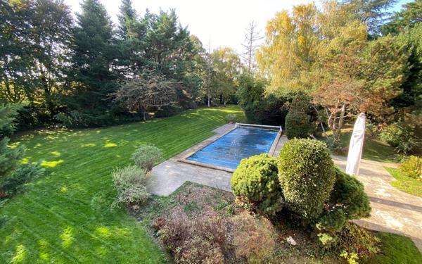 Maison à vendre    10 pièces • 315,21 m2 Chassieu