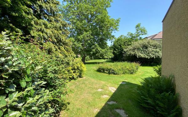 Maison à vendre    10 pièces • 315,21 m2 Chassieu