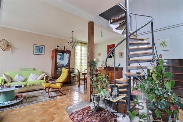 Maison de charme esprit loft secteur pavillonnaire recherché, proche RER Val-de-Fontenay