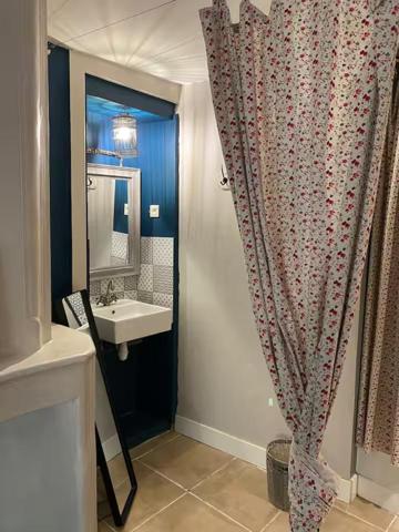 Appartement
                                                                                                                                                                                                                                                                                                                        2 pièce(s)                                                                                                                                                                                                          1 chambre(s)                                                                                                                                                                                                          51.76  m²