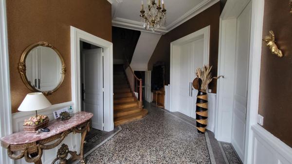 Magnifique maison de caractère face au Parc des champs Elysées