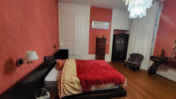 Magnifique maison de caractère face au Parc des champs Elysées