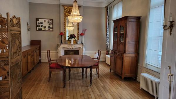 Magnifique maison de caractère face au Parc des champs Elysées