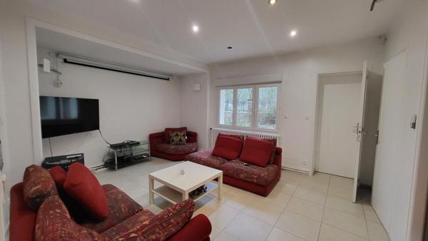 Magnifique maison de caractère face au Parc des champs Elysées