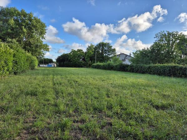 1420 M2 ZONE UB -  IDEAL COMMERCANT OU ARTISAN