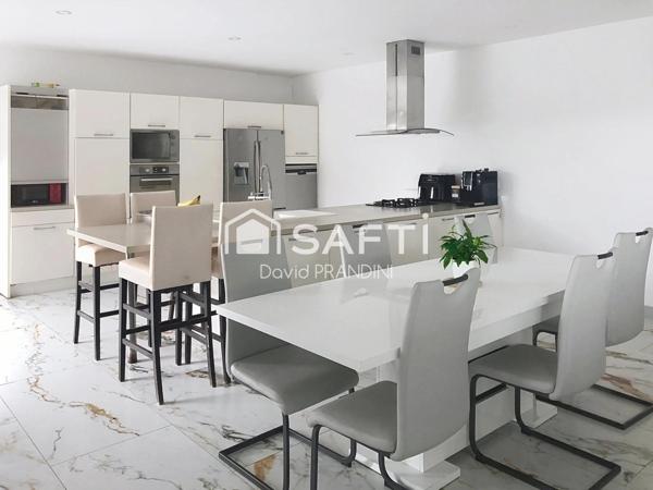 Maison contemporaine 6 chambres de 240m² +sous sol de 160m², piscine, parcelle 1000m²