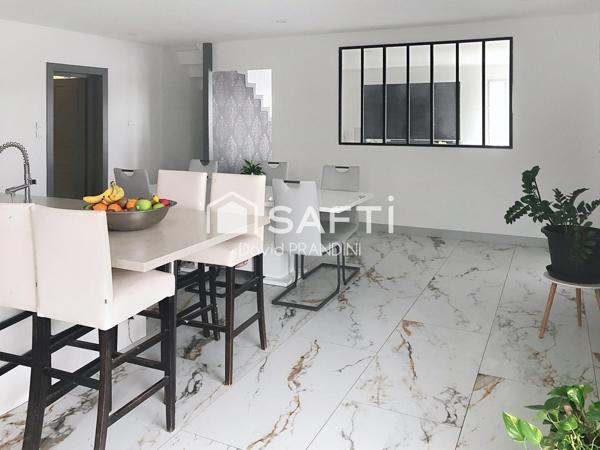 Maison contemporaine 6 chambres de 240m² +sous sol de 160m², piscine, parcelle 1000m²