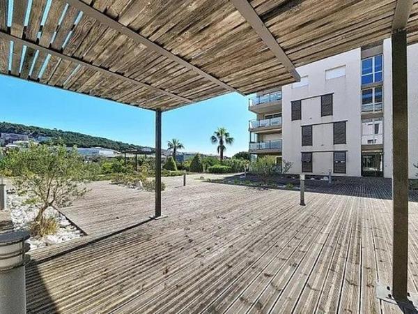 Villeroy, terrasse + grand garage + atelier