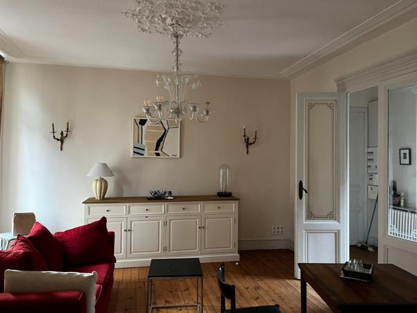 Maison à VALENCIENNES, 59300 - 20 pièces 500m²