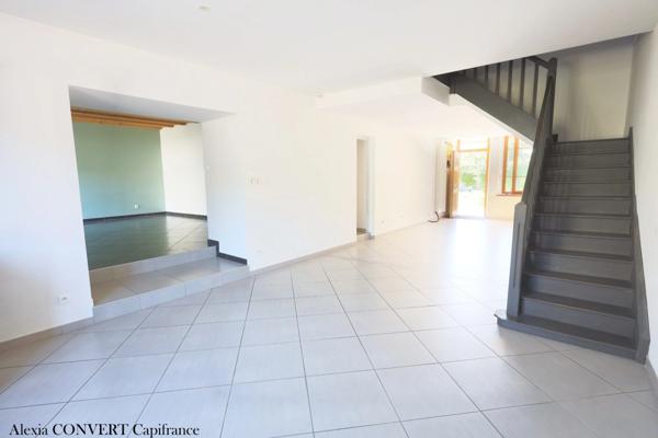 Maison familiale 5 chambres, 211m², terrain 511m² avec ses pierres charmantes