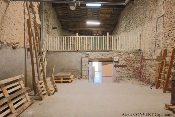 Maison familiale 5 chambres, 211m², terrain 511m² avec ses pierres charmantes