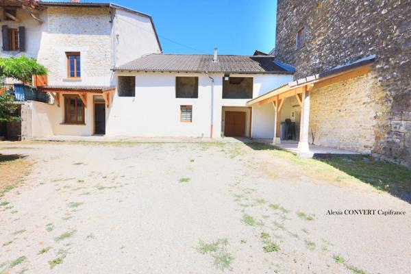 Maison familiale 5 chambres, 211m², terrain 511m² avec ses pierres charmantes