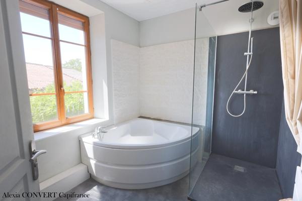 Maison familiale 5 chambres, 211m², terrain 511m² avec ses pierres charmantes