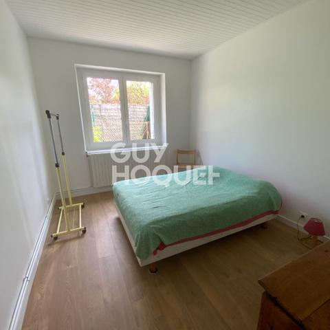 Maison rénovée plain pied - 2 chambres - jardin - garage