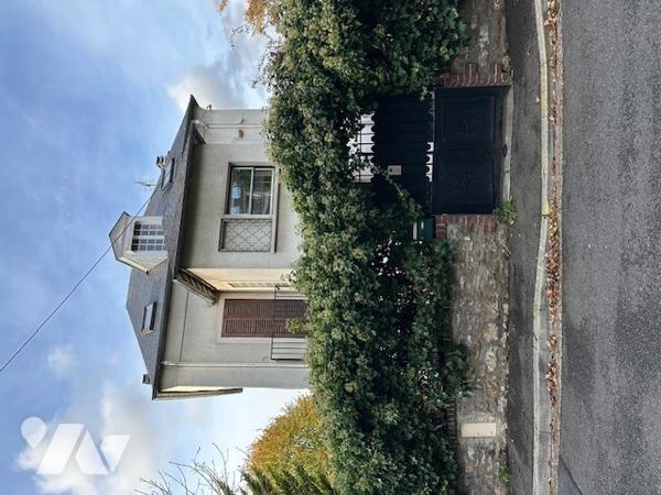 Maison à Vendre à Montmorency (95160) en Val-d'Oise (95), 8 pièces dont 5 chambres