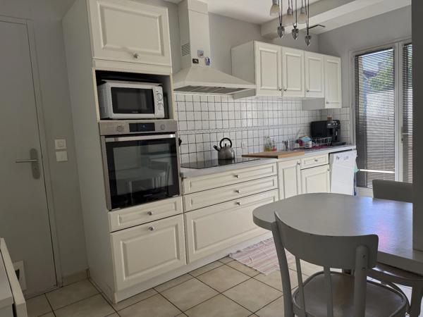 Maison familiale 6 pièces de 128 m² avec terrasse, garage et atelier-BELBEUF (76)