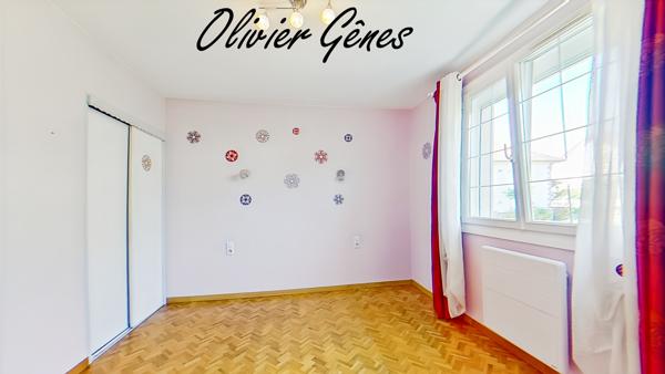 Maison individuelle - 7 pièces - 101 m² - 4 chambres - Bureau - Sous-sol et jardin