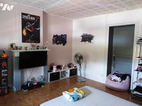 A VENDRE : BEUVRAGES MAISON DE VILLE SEMI MITOYENNE