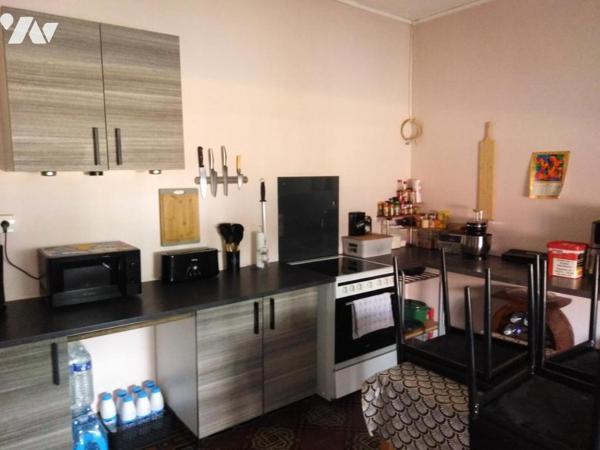 A VENDRE : BEUVRAGES MAISON DE VILLE SEMI MITOYENNE