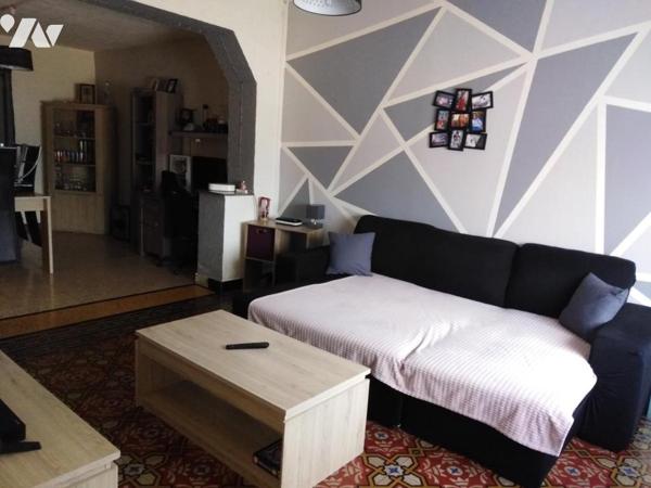 A VENDRE : BEUVRAGES MAISON DE VILLE SEMI MITOYENNE