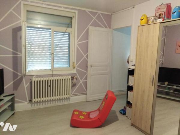 A VENDRE : BEUVRAGES MAISON DE VILLE SEMI MITOYENNE