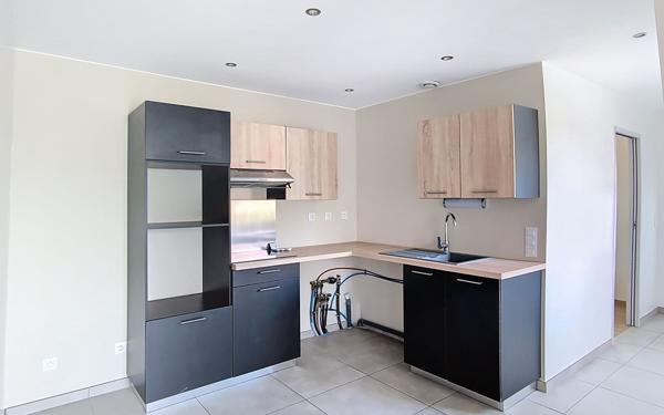 Appartement à louer    3 pièces •  Faverges-de-la-Tour