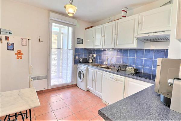 Appartement T3 dernier étage - terrasse 25 m2 - ascenseur - marseille 13012 La Fourragère