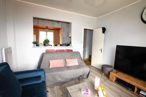 Immeuble 2 appartements + 2 commerces