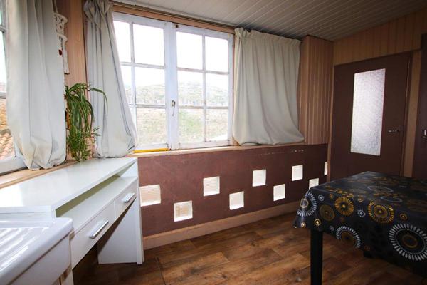 Immeuble 2 appartements + 2 commerces