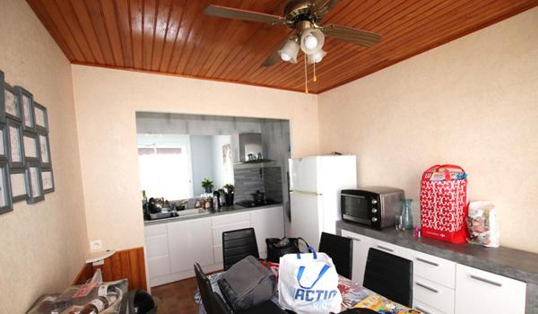 Immeuble 2 appartements + 2 commerces