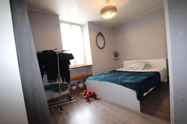 Immeuble 2 appartements + 2 commerces