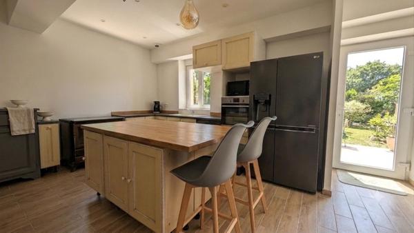 Maison 300 000 € Le Pont-de-Beauvoisin 8 p 209 m² DPE C