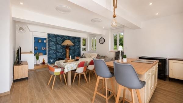 Maison 300 000 € Le Pont-de-Beauvoisin 8 p 209 m² DPE C
