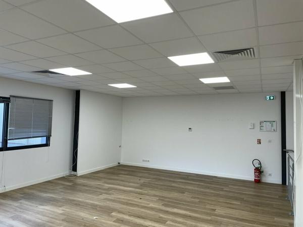 Local d'activites 227 m² à louer ORVAULT (réf : 44.018741)