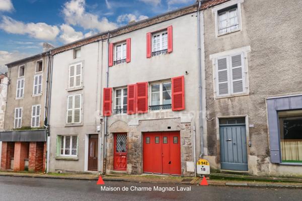 Maison de charme de 104 m² - 4 pièces - 3 chambres ave cour et garage - MAGNAC LAVAL (87)