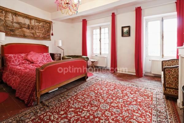 Maison de charme de 104 m² - 4 pièces - 3 chambres ave cour et garage - MAGNAC LAVAL (87)