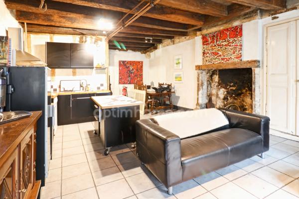 Maison de charme de 104 m² - 4 pièces - 3 chambres ave cour et garage - MAGNAC LAVAL (87)