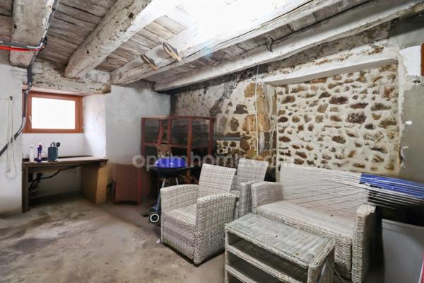 Maison de charme de 104 m² - 4 pièces - 3 chambres ave cour et garage - MAGNAC LAVAL (87)