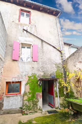 Maison de charme de 104 m² - 4 pièces - 3 chambres ave cour et garage - MAGNAC LAVAL (87)