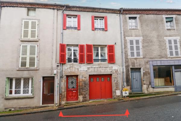 Maison de charme de 104 m² - 4 pièces - 3 chambres ave cour et garage - MAGNAC LAVAL (87)